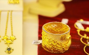 parfum baccarat untuk pria '' Director Zhang Jie-eun ``(Hong Kong people) can confirm their current selves by looking at the conflicts of people in the past